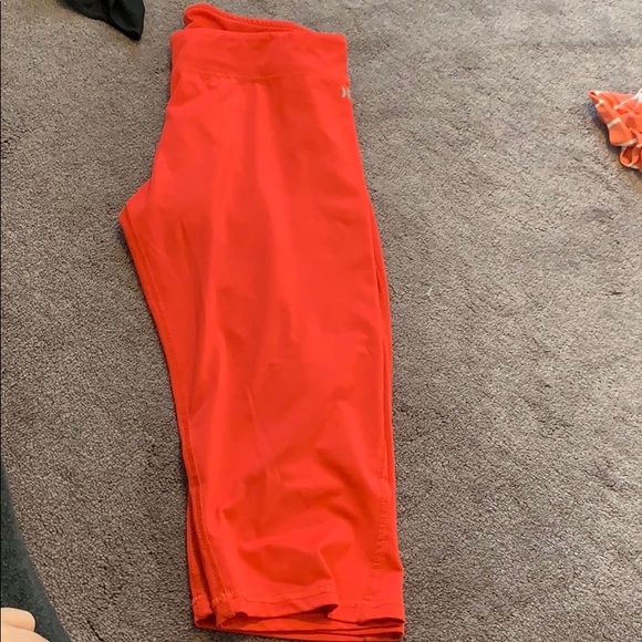 Hurley • Cropped Workout Leggings - Picture 2 of 3